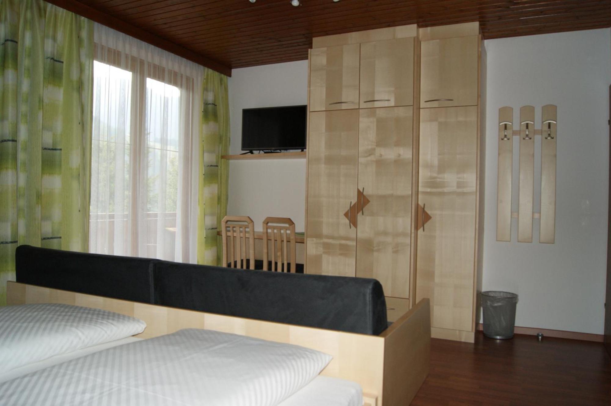 Hotel Garni Haus Anita Liesing Eksteriør billede