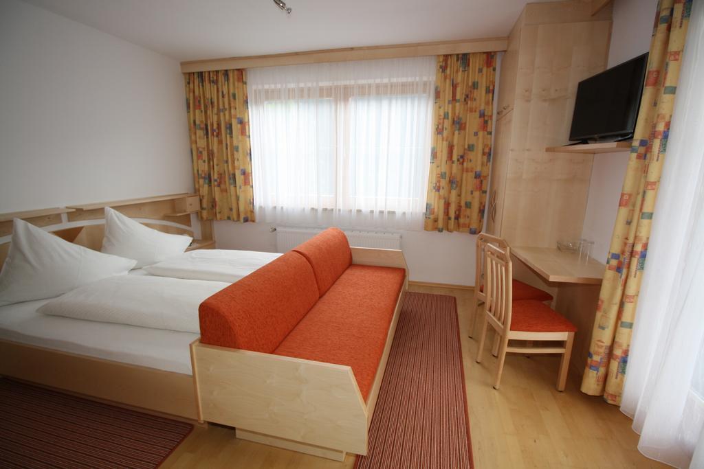 Hotel Garni Haus Anita Liesing Eksteriør billede