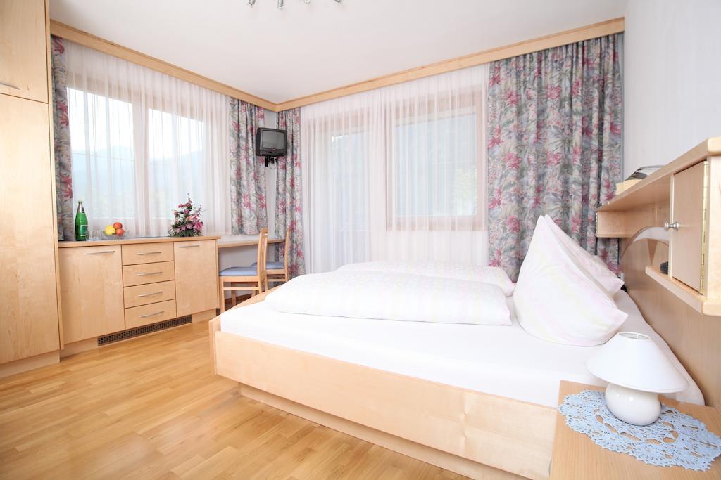 Hotel Garni Haus Anita Liesing Værelse billede